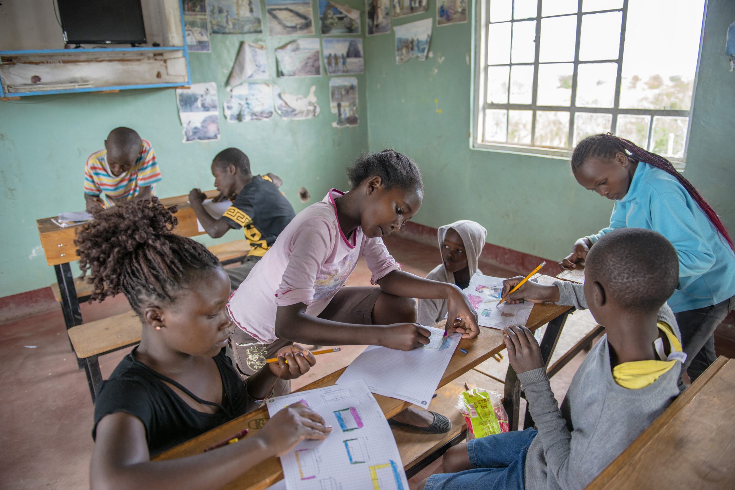 18 kinderen uit Kenia jaar lang naar school door golftoernooi van Bouwmeesters